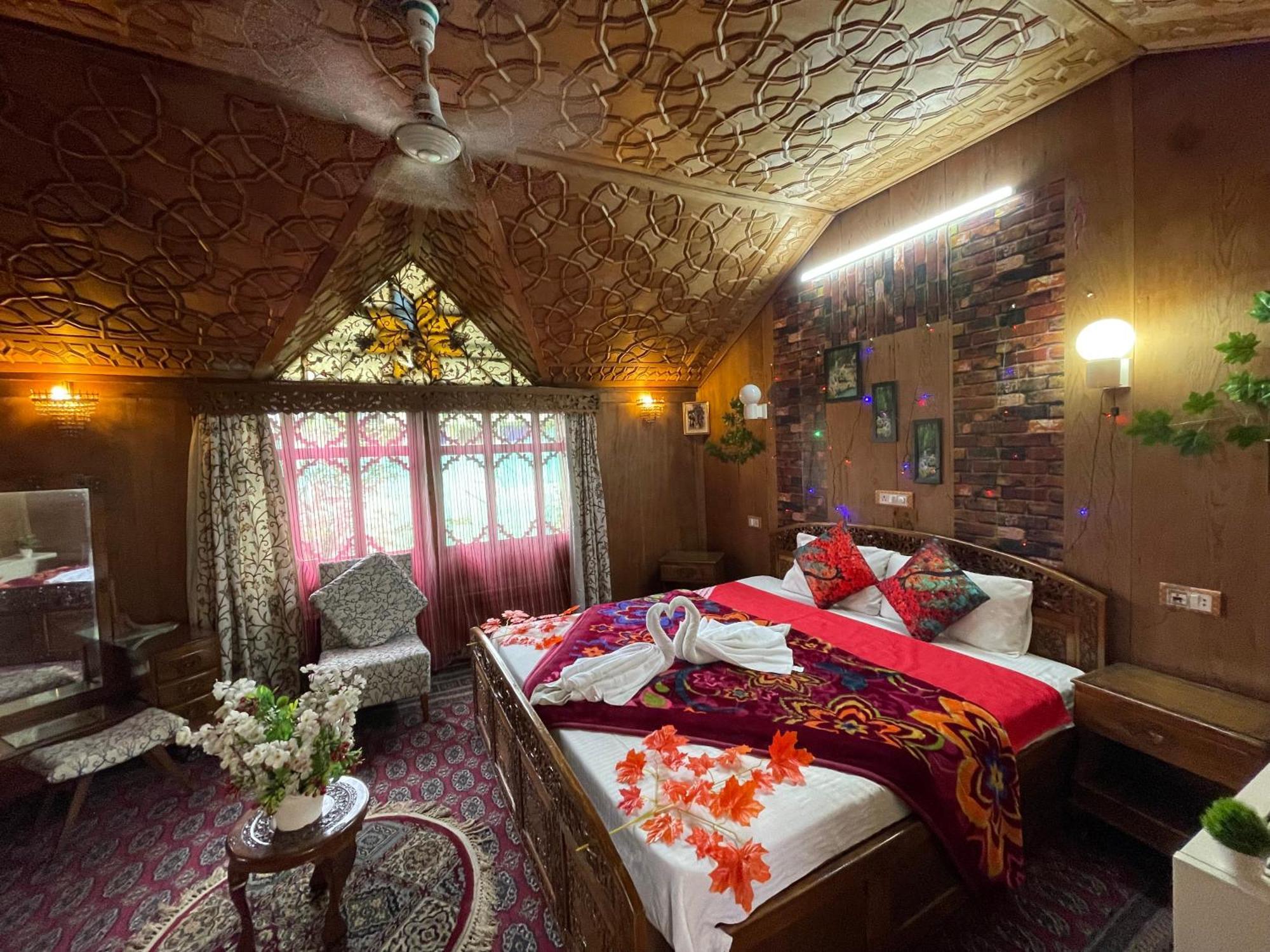 New Sea Palace Houseboats Srīnagar Extérieur photo