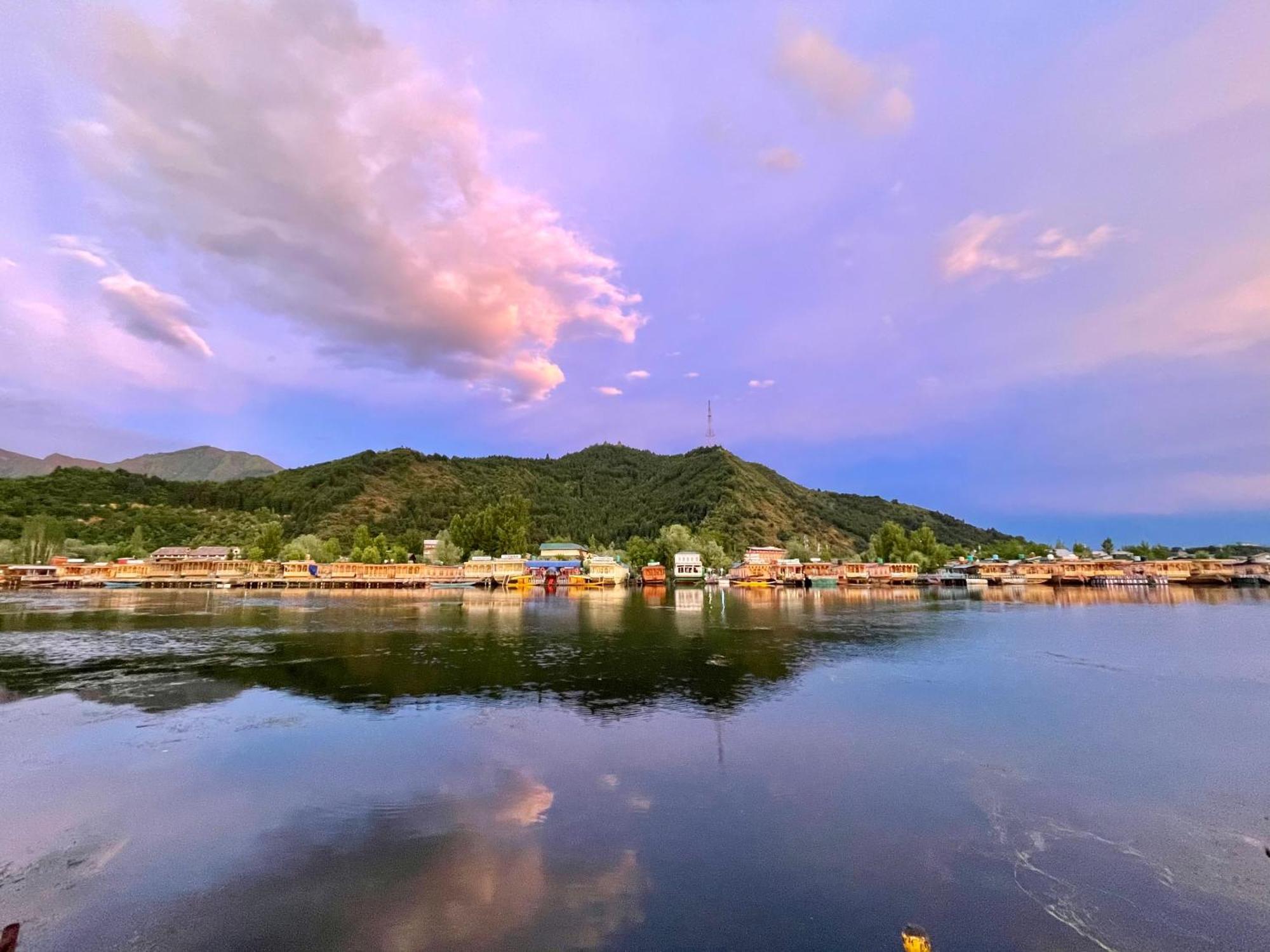 New Sea Palace Houseboats Srīnagar Extérieur photo