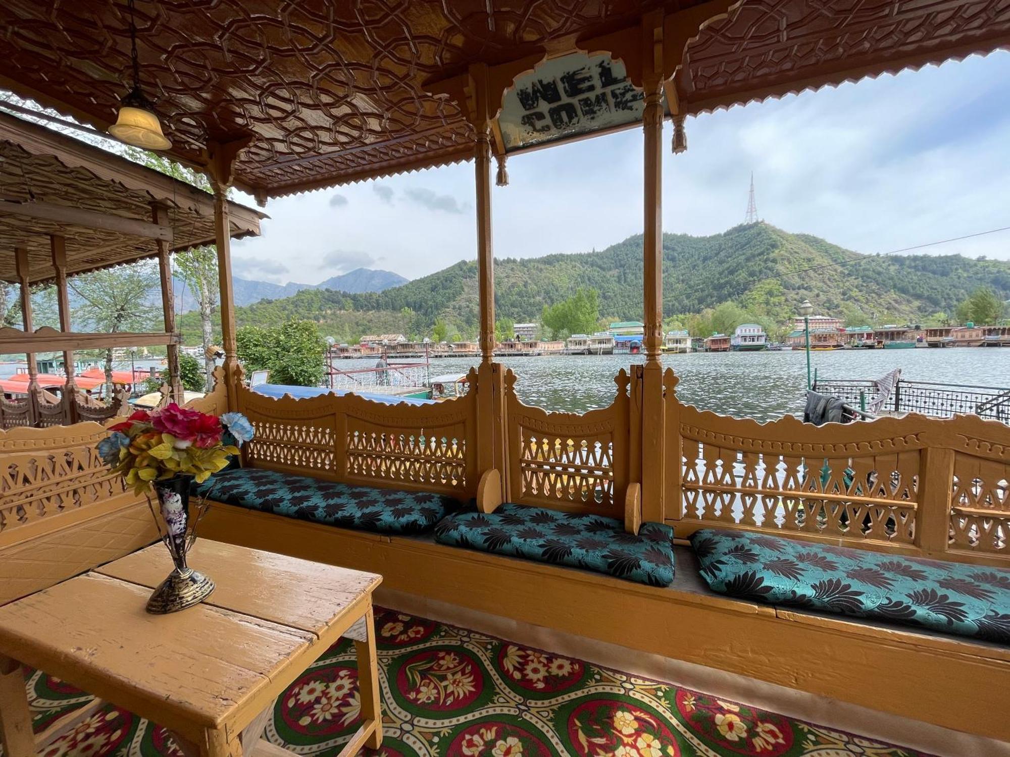 New Sea Palace Houseboats Srīnagar Extérieur photo