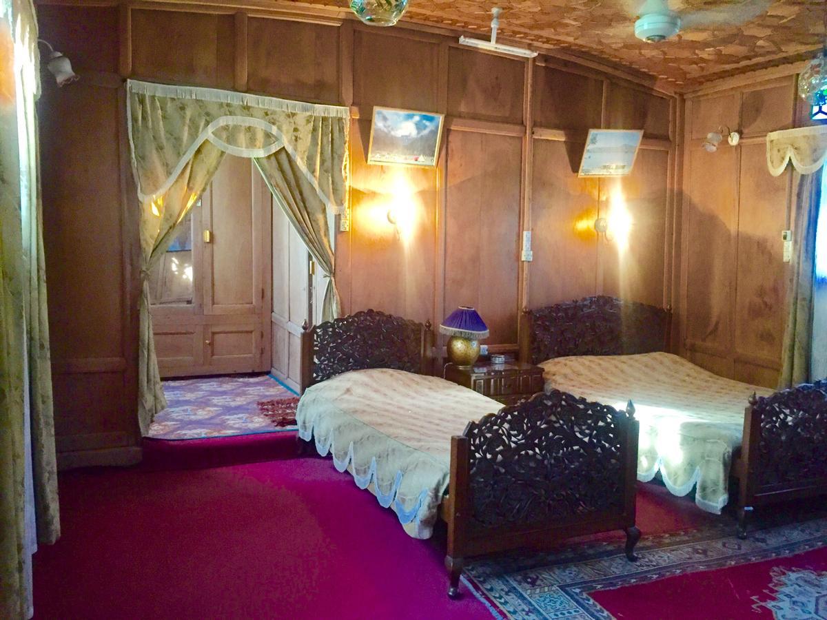 New Sea Palace Houseboats Srīnagar Extérieur photo