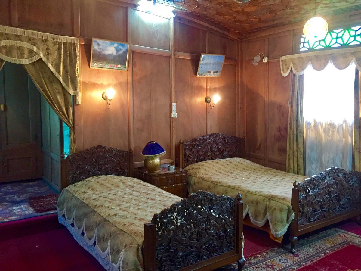 New Sea Palace Houseboats Srīnagar Extérieur photo