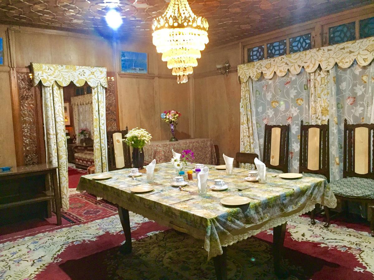 New Sea Palace Houseboats Srīnagar Extérieur photo