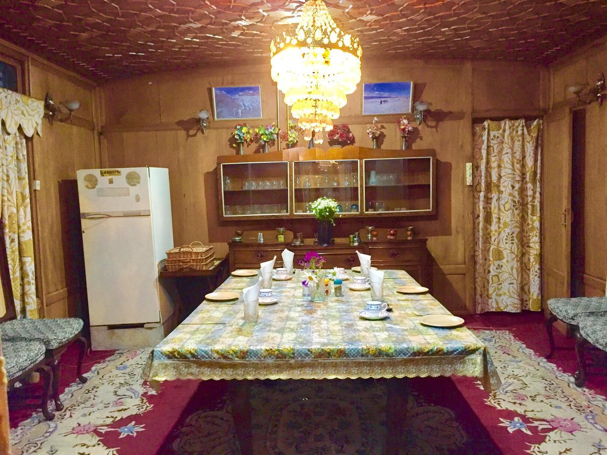 New Sea Palace Houseboats Srīnagar Extérieur photo