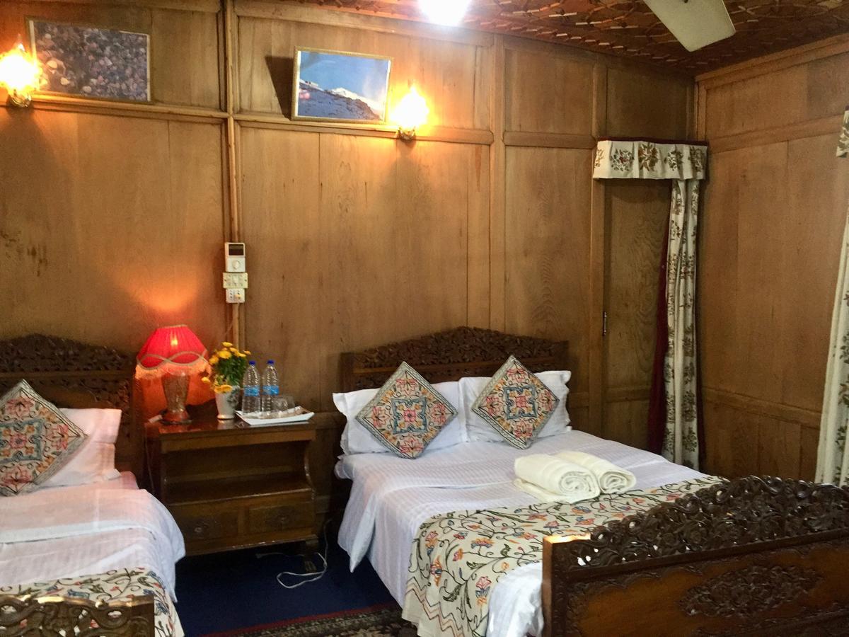 New Sea Palace Houseboats Srīnagar Extérieur photo