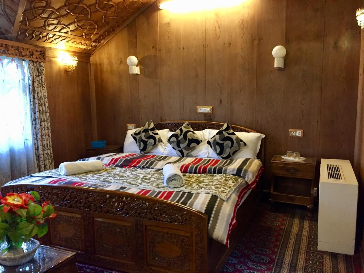 New Sea Palace Houseboats Srīnagar Extérieur photo