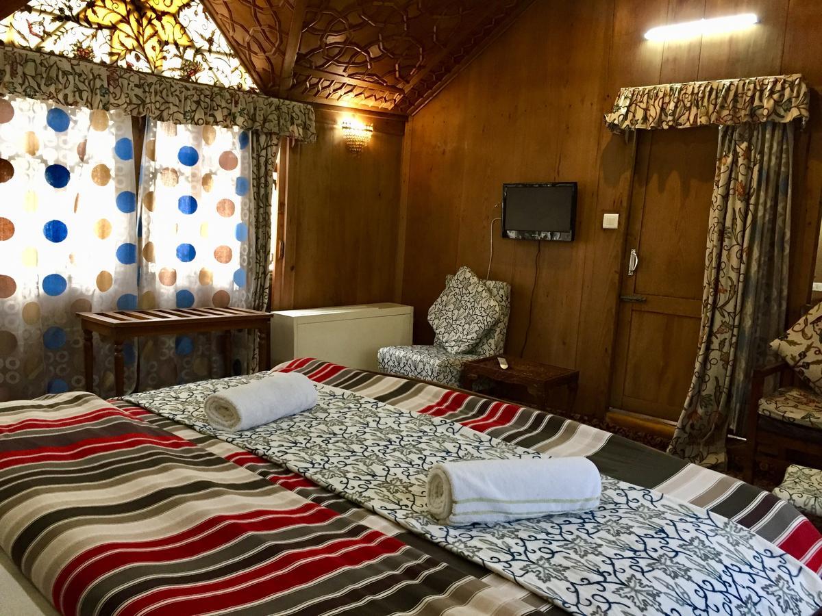 New Sea Palace Houseboats Srīnagar Extérieur photo
