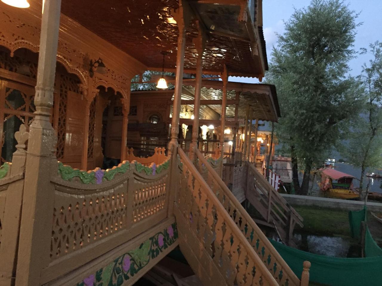 New Sea Palace Houseboats Srīnagar Extérieur photo