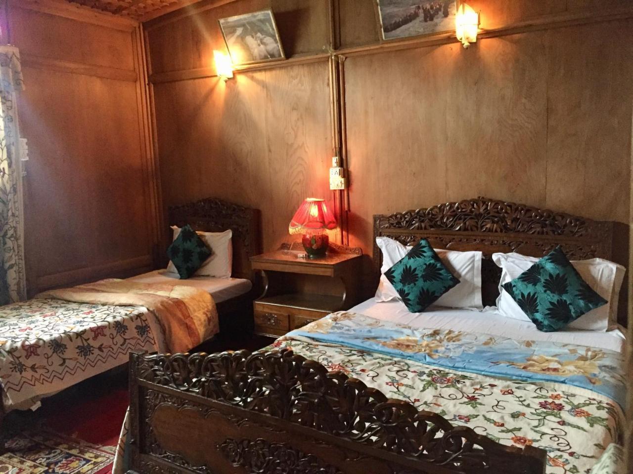 New Sea Palace Houseboats Srīnagar Extérieur photo